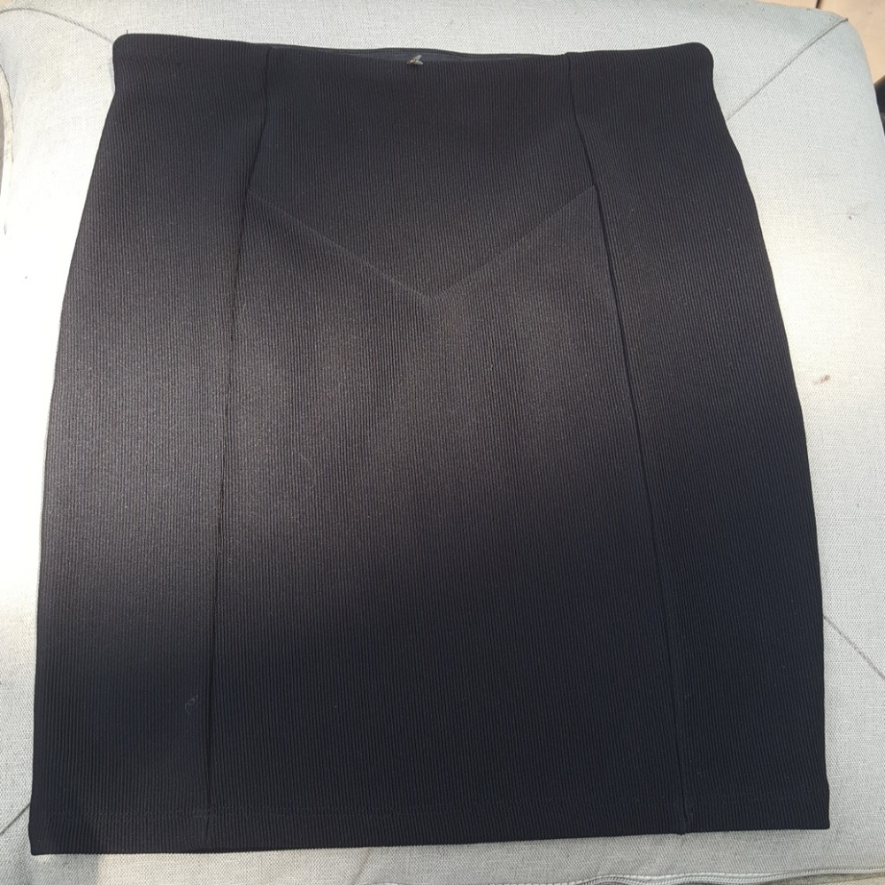 Black mini pencil skirt